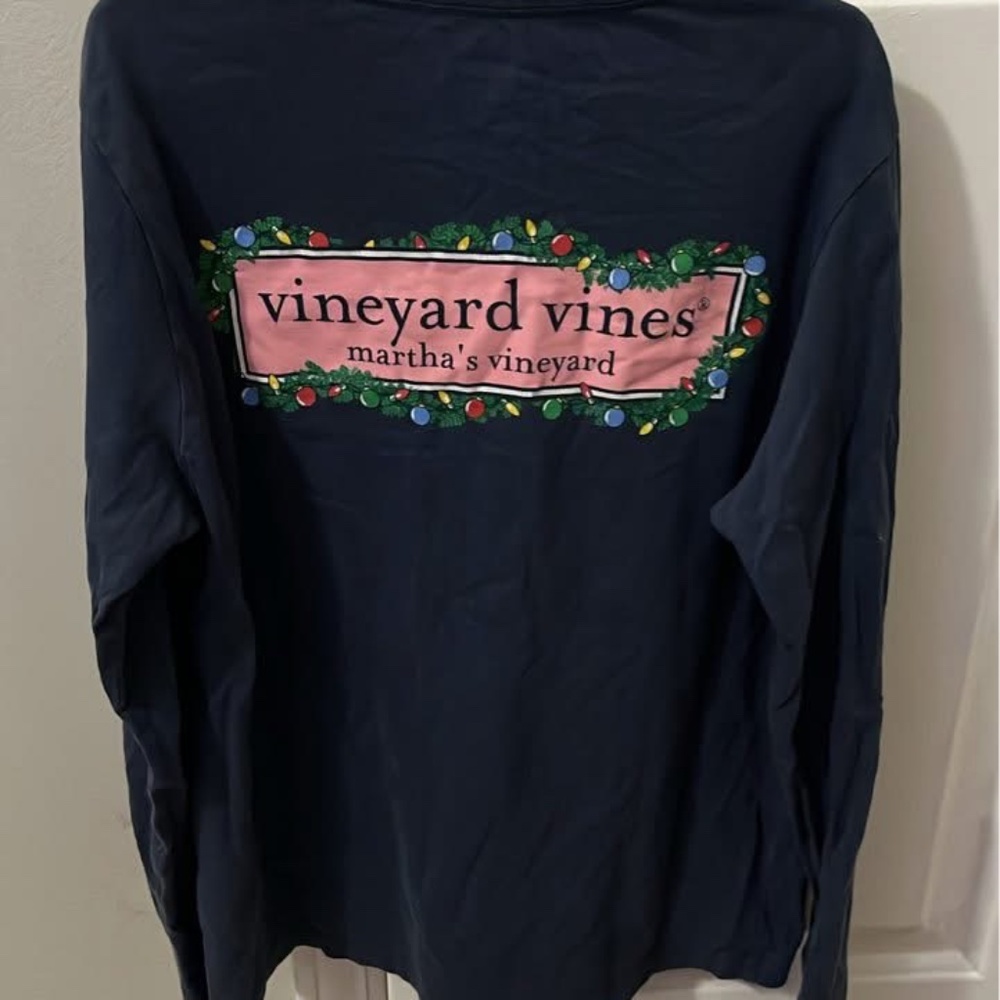 Vineyard Vines Christmas tshirt
